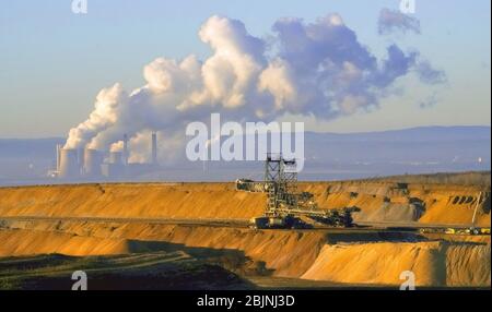 , Tagebau Hambach in Elsdorf im Rhein, 29.11.2016, Luftaufnahme, Deutschland, Nordrhein-Westfalen, Berrendorf-Wuellenrath, Elsdorf Stockfoto