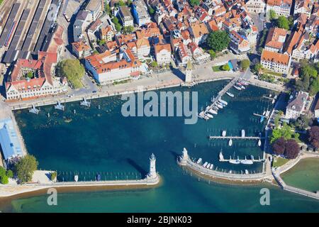 bodensee mit leerem Hafen, Corona Lockdown, 23.04.2020, Luftaufnahme, Deutschland, Bayern, Schwaben, Lindau Stockfoto