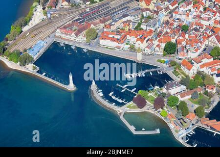 bodensee mit leerem Hafen, Corona Lockdown, 23.04.2020, Luftaufnahme, Deutschland, Bayern, Schwaben, Lindau Stockfoto