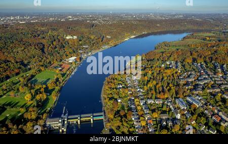 , Baldeney See mit Staudamm und Villa Hüngel, 31.10.2016, Luftaufnahme, Deutschland, Nordrhein-Westfalen, Ruhrgebiet, Essen Stockfoto