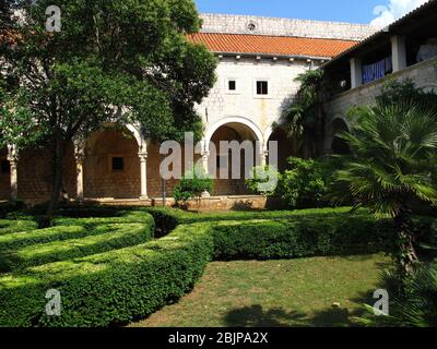 Gegenüber der Stadt Dubrovnik befindet sich die Insel Lokrum. Es gibt einen botanischen Garten Stockfoto