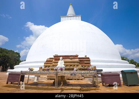 Uralte Mirisaveti Stupa Nahaufnahme. Anuradhapura, Sri Lanka. Stockfoto