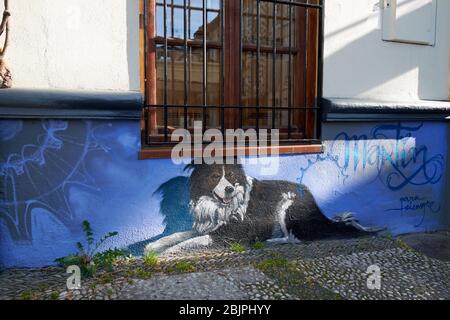 Straßenkunst im Barrio Realejo, dem alten jüdischen Viertel von Granada, Andalusien, Spanien. Stockfoto