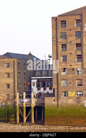 Der Mayflower Pub ist widerstreblich der älteste Pub an der Themse, Rotherhithe, East London, England, Großbritannien Stockfoto