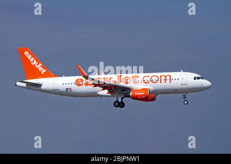 OE-IVL easyJet Europe Airbus A320-214(WL) in Malpensa (MXP/LIMC), Mailand, Italien Stockfoto