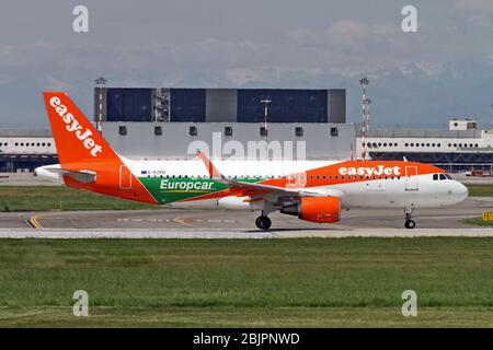 G-EZPD easyJet (Europcar) Airbus A320-214(WL) in Malpensa (MXP/LIMC), Mailand, Italien Stockfoto