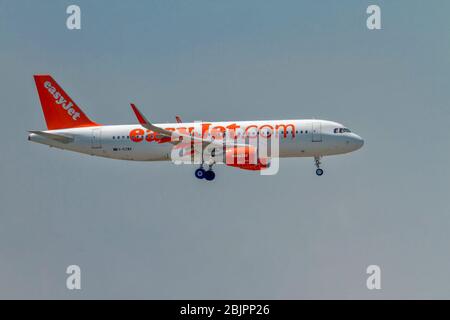 G-EZWX easyJet Airbus A320-214(WL) in Malpensa (MXP/LIMC), Mailand, Italien Stockfoto