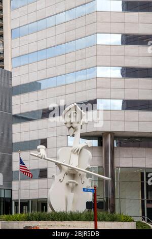 Die virtuose Skulptur von david adickes im Theaterviertel von houston texas Stockfoto