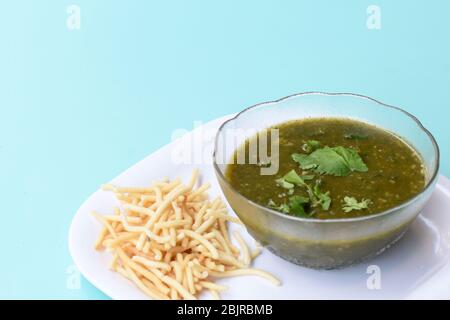 Zitronenkoriandersuppe, Zitronenkoriandersuppe, vegetarische Zitronenkoriandersuppe nach chinesischem indischen Stil Stockfoto