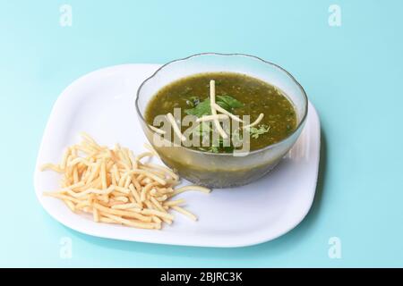 Zitronenkoriandersuppe, Zitronenkoriandersuppe, vegetarische Zitronenkoriandersuppe nach chinesischem indischen Stil Stockfoto