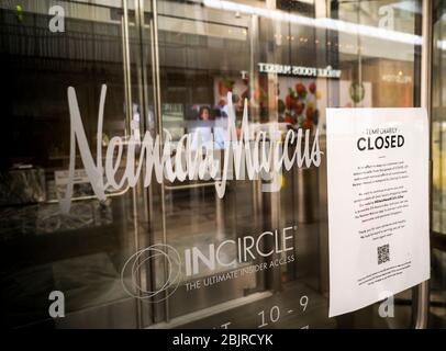 Das geschlossene Kaufhaus Neiman Marcus in der Hudson Yards Mall auf der West Side von Manhattan am Freitag, den 24. April 2020. Neiman Marcus wird gemeldet, um Antrag auf Konkurs so bald wie Sonntag, 26. April. (© Richard B. Levine) Stockfoto