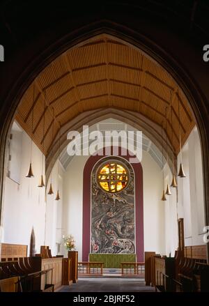 Sehen Sie E von 1960-63 Chancel Erweiterung in St Woolos Cathedral, Newport, Wales, UK, einschließlich der modernen Ostfenster & Wandgemälde von Künstler John Piper entworfen Stockfoto