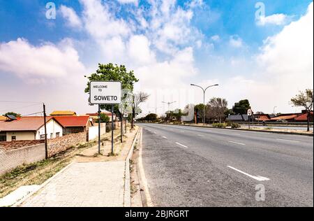 Soweto Townships Stadtschild in Johannesburg, Südafrika an einem sonnigen Tag Stockfoto