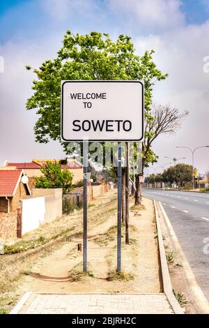 Soweto Townships Stadtschild in Johannesburg, Südafrika an einem sonnigen Tag Stockfoto