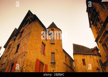 Mittelalterliche Gebäude in der Stadt Sarlat la Caneda, Dordogne, Frankreich Stockfoto