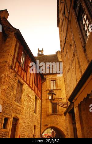 Mittelalterliche Gebäude in der Stadt Sarlat la Caneda, Dordogne, Frankreich Stockfoto