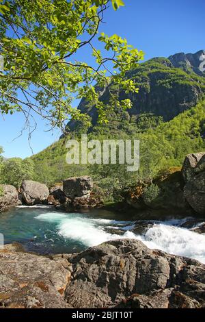 Schöne Landschaft entlang der Bergwanderung zum See Myrdalsvatnet & Bondhus See, in der Nähe von Rosendal, Folgefonna Nationalpark, Norwegen. Stockfoto