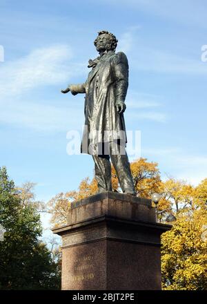 Denkmal für Alexander Puschkin, am Kunstplatz, alias Mikhalovsky Platz, St. Petersburg, Russland Stockfoto