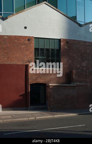 Denkmalpflege Old Wall Perimeter Elevation Facade Red Brick Olympia West Hall, 12 Blythe Rd, Hammersmith, London W14 8UX by Collado Collins Stockfoto