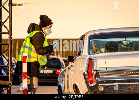 20.04.2020, Dortmund, Ruhrgebiet, Nordrhein-Westfalen, Deutschland - Drive-in Kino Dortmund, neu eröffnetes Drive-in Kino vor der ehemaligen Explosion Stockfoto