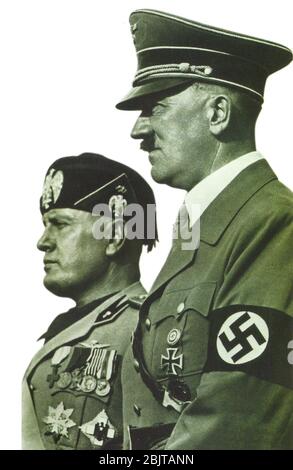 Deutschland, ca. 1943: Benito Mussolini und Adolf Hitler auf einer Propaganda Deutsche NS-Zeitung, ca. 1943 gezeigt Stockfoto