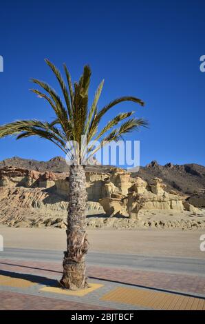 Bolnuevo Erosionen direkt am Strand Stockfoto