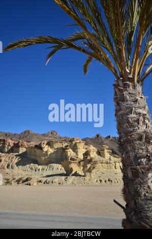 Bolnuevo Erosionen direkt am Strand Stockfoto