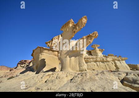 Bolnuevo Erosionen direkt am Strand Stockfoto