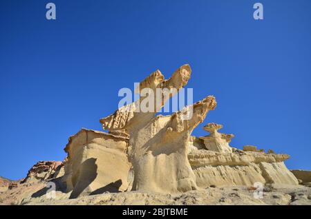 Bolnuevo Erosionen direkt am Strand Stockfoto