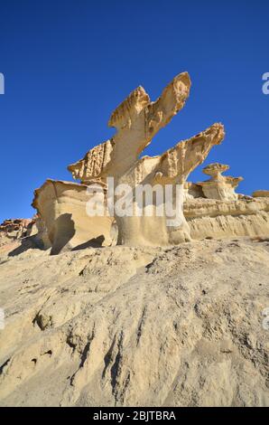 Bolnuevo Erosionen direkt am Strand Stockfoto