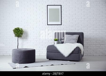 Schöne Zimmereinrichtung mit modularem Sofabereich Stockfoto