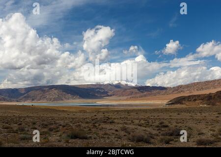 Orto Tokoy Reservoir ist ein Reservoir des Flusses Chu, im Kochkor Bezirk der Provinz Naryn in Kirgisistan. Stockfoto