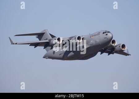 Budapest/Ungarn - 14. Oktober 2018: Royal Canadian Air Force Boeing C-17A Globemaster III 17705 Militärtransportflugzeug aus- und abfahren Stockfoto