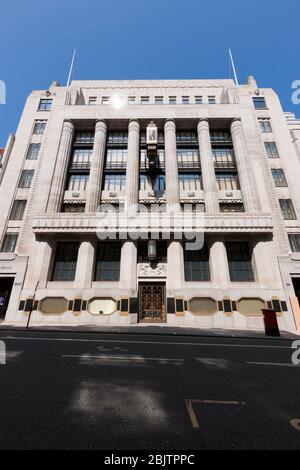 The Daily Telegraph Building in der Fleet Street in London, auch bekannt als Peterborough House / Peterborough Court, ehemaliger Sitz der Tageszeitung Telegraph und Goldman Sachs Bank. London Großbritannien (118) Stockfoto