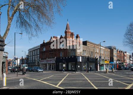 Architektur des 19. Jahrhunderts viktorianischer Turm John Young Youngs Corner, Goldhawk Road King Street Chiswick, London W4 St. Albans Terrace Stockfoto