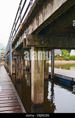 Holzpier-Struktur in Luss am Loch Lomond, Schottland Stockfoto