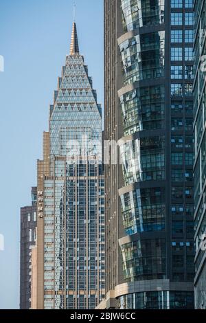 Chongqing, China - August 2019 : modernes Hochhaus für Gewerbe und Business Wolkenkratzer in der Stadt Chongqing Stockfoto