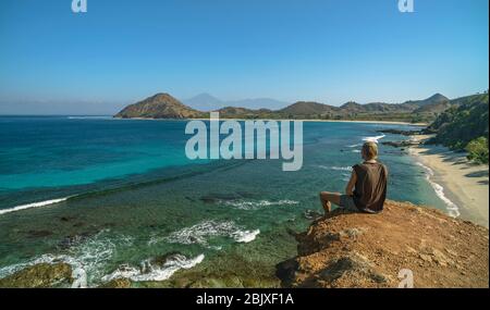 Sumbawa ist eine wunderschöne Insel neben Lombok, Nusa Tenggara Barat. Geeignet zum Surfen, Camping erkunden Naturstrände Stockfoto