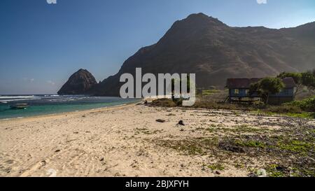 Sumbawa ist eine wunderschöne Insel neben Lombok, Nusa Tenggara Barat. Geeignet zum Surfen, Camping erkunden Naturstrände Stockfoto