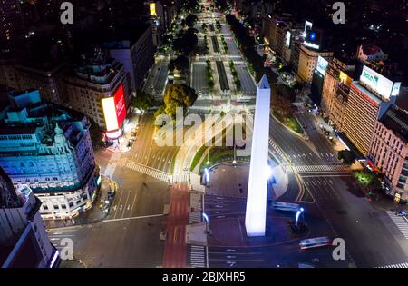 Buenos Aires, Argentinien - 04. April 2020: Blick auf die leeren Straßen von Buenos Aires während der Quarantänesperre in Buenos Aires, Argentinien Stockfoto