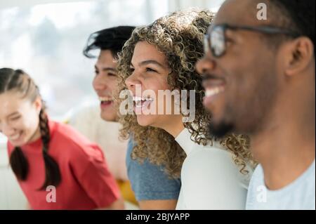 Gruppe von Freunden lachen togetherÂ Stockfoto