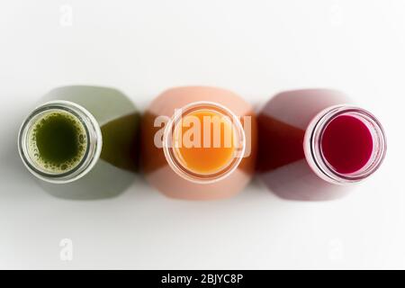 Gesunde abgefüllte Säfte von oben geschossen Stockfoto