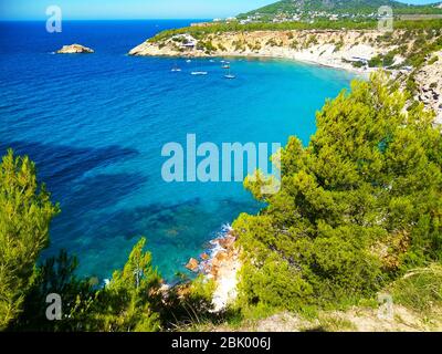 Blick von oben von cala d'Hort in einem schönen ibiza-Strand in spanien Stockfoto