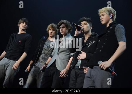 London, Großbritannien. März 2011. LONDON, ENGLAND - MÄRZ 06: One Direction - Louis Tomlinson, Liam Payne, Harry Styles, Zayn Malik und Niall Horan auf der Bühne während der X Factor Live Tour 2011 in der Wembley Arena am 6. März 2011 in London, England Leute: One Direction - Louis Tomlinson, Liam Payne, Harry Styles, Zayn Malik und Niall Horan Credit: Storms Media Group/Alamy Live News Stockfoto