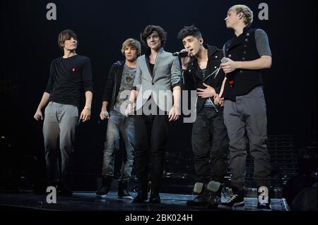 London, Großbritannien. März 2011. LONDON, ENGLAND - MÄRZ 06: One Direction - Louis Tomlinson, Liam Payne, Harry Styles, Zayn Malik und Niall Horan auf der Bühne während der X Factor Live Tour 2011 in der Wembley Arena am 6. März 2011 in London, England Leute: One Direction - Louis Tomlinson, Liam Payne, Harry Styles, Zayn Malik und Niall Horan Credit: Storms Media Group/Alamy Live News Stockfoto