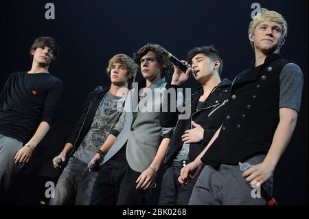 London, Großbritannien. März 2011. LONDON, ENGLAND - MÄRZ 06: One Direction - Louis Tomlinson, Liam Payne, Harry Styles, Zayn Malik und Niall Horan auf der Bühne während der X Factor Live Tour 2011 in der Wembley Arena am 6. März 2011 in London, England Leute: One Direction - Louis Tomlinson, Liam Payne, Harry Styles, Zayn Malik und Niall Horan Credit: Storms Media Group/Alamy Live News Stockfoto