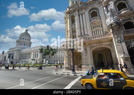 Havanna, Kuba - 16. Februar 2020: Das Kapitolgebäude (Capitolio Nacional de La Habana) ist ein öffentliches Gebäude und eines der meistbesuchten Orte von Stockfoto