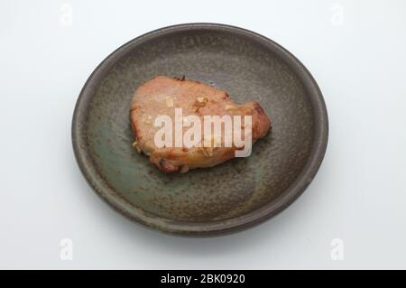 Tiefe gebratenes Schweinefleisch mit Knoblauch und Salz Stockfoto