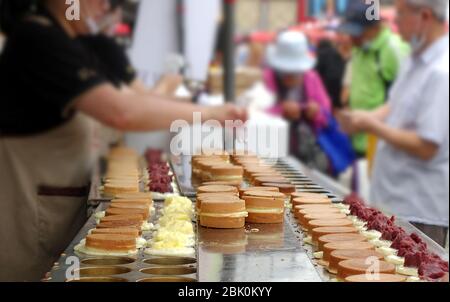 Red Bean Cakes oder Imagawayaki, wie die Japaner es nennen, sind ein beliebtes Süßspeisen in Taiwan. Stockfoto