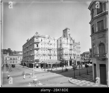 Hotel Avenida, em segundo plano o o edifício da Imprensa Nacional - 2. Stockfoto